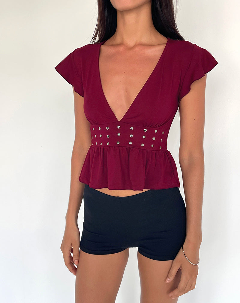 Top Leisma con volantes en jersey burdeos con tachuelas