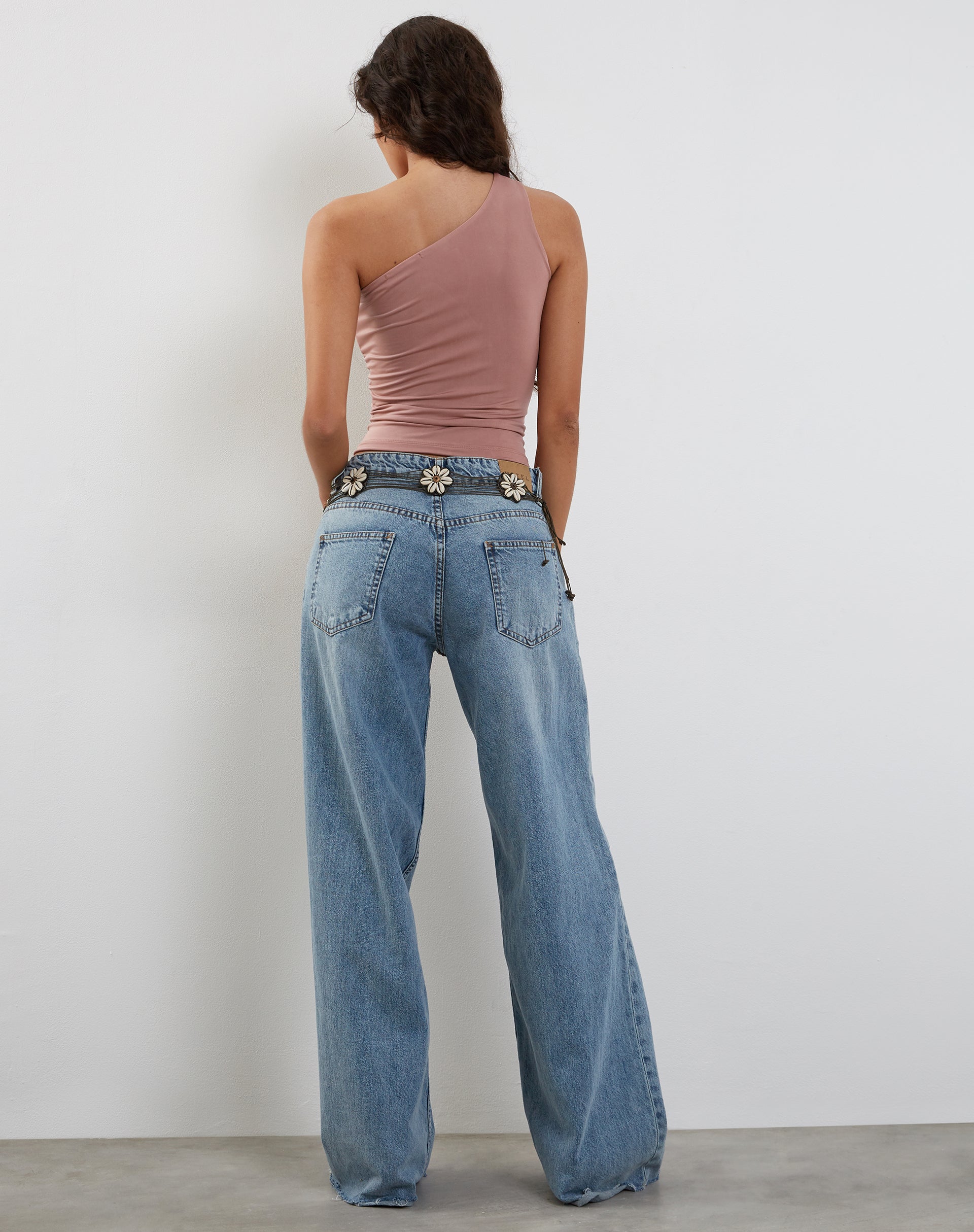Imagen de Letitia O Ring One Shoulder Crop Top en Dusty Pink