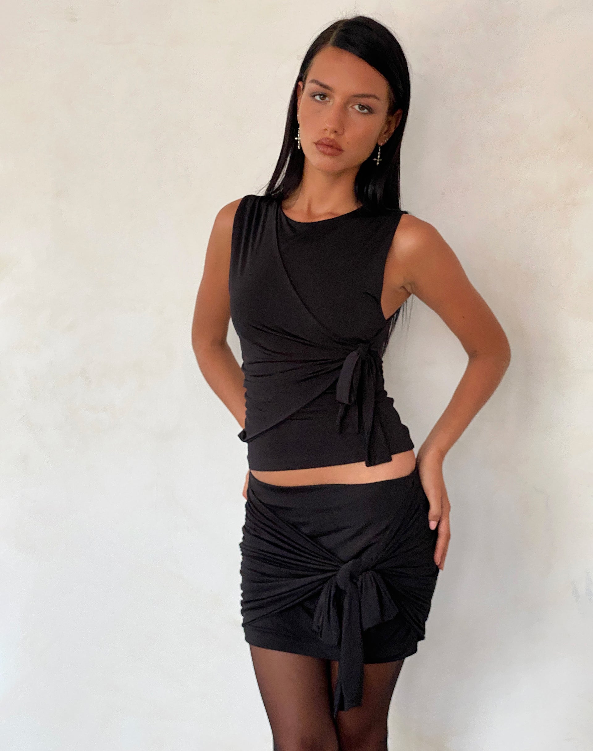 Imagen de Leylani Top con detalle de lazo en Slinky Negro