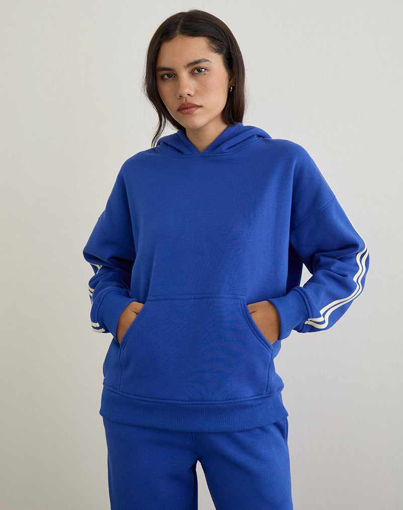 Imagen de la sudadera con capucha Lingwu en azul cobalto con ribetes en color suero de mantequilla