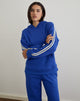 Imagen de la sudadera con capucha Lingwu en azul cobalto con ribetes en color suero de mantequilla