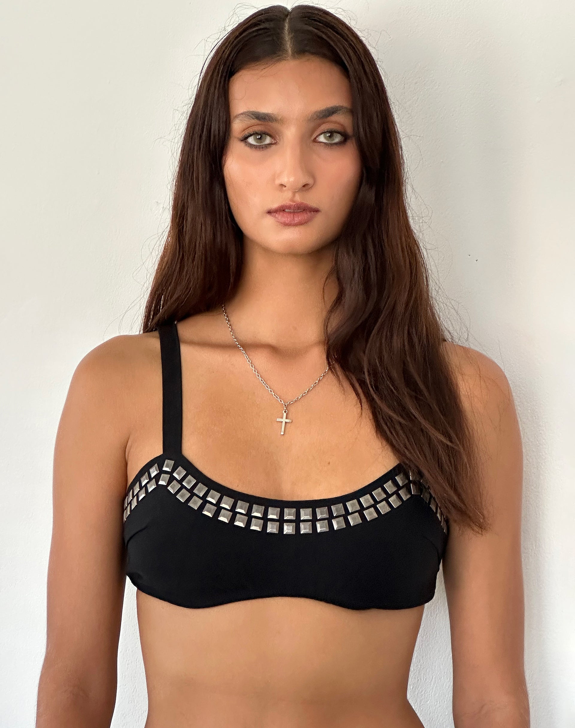 Imagen de Liu Bralette con tachuelas en negro Sastrería