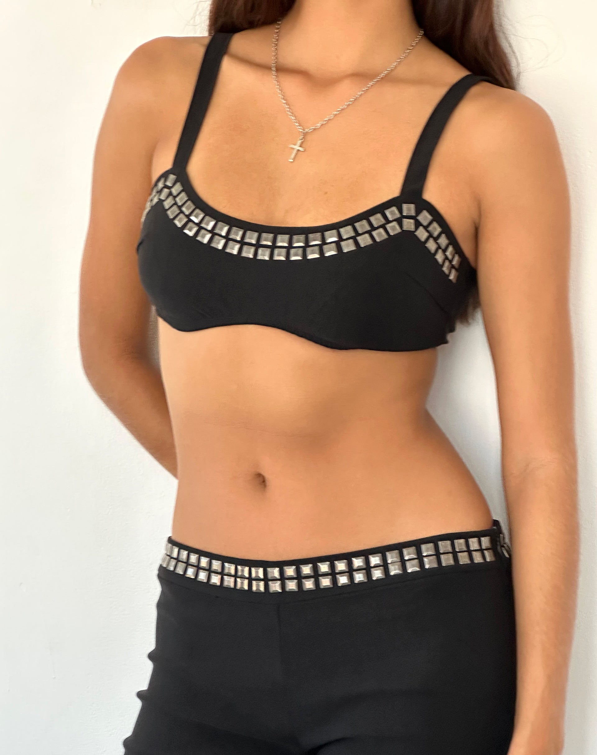 Imagen de Liu Bralette con tachuelas en negro Sastrería