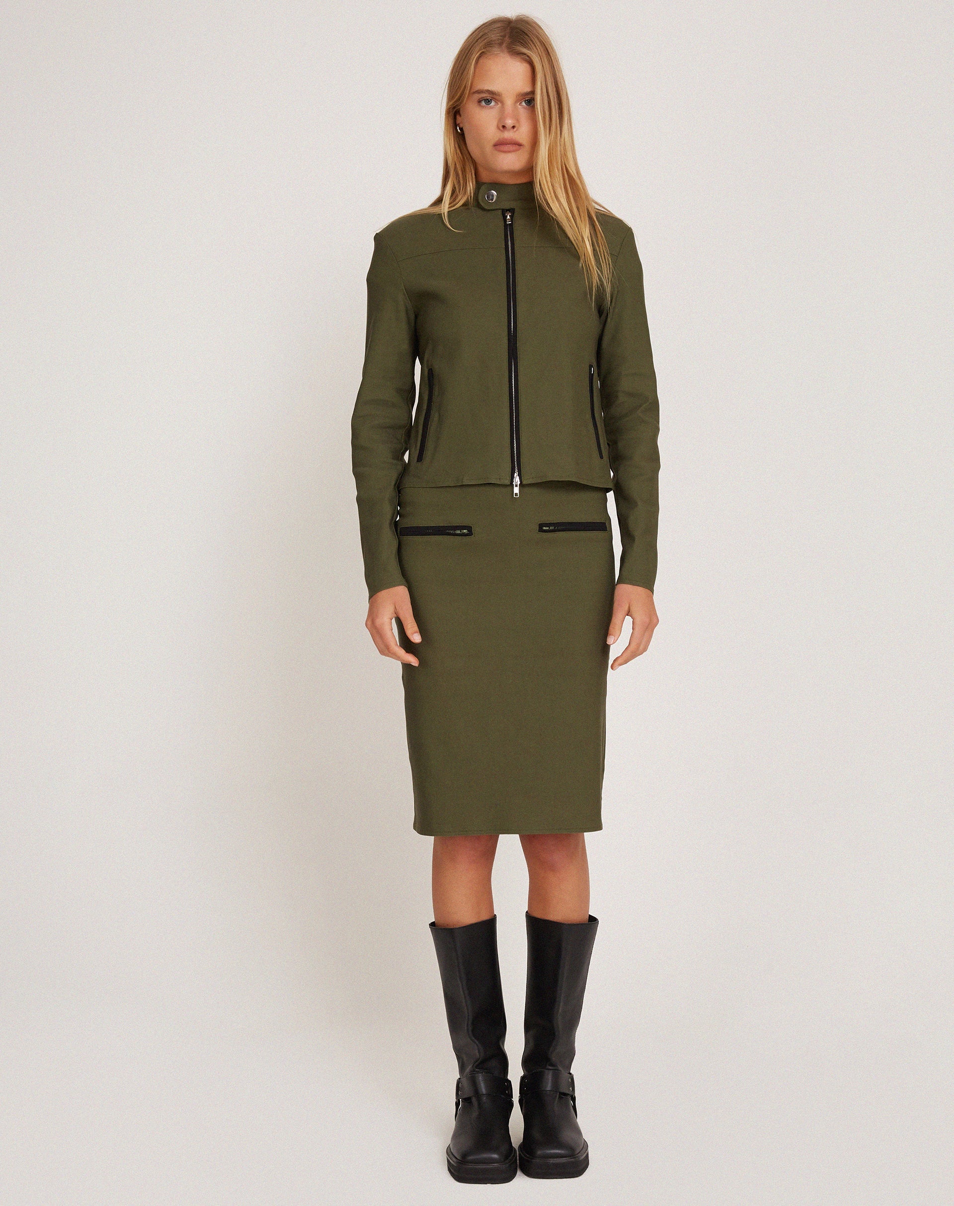 Imagen de la chaqueta Livia en Tailoring Army Green