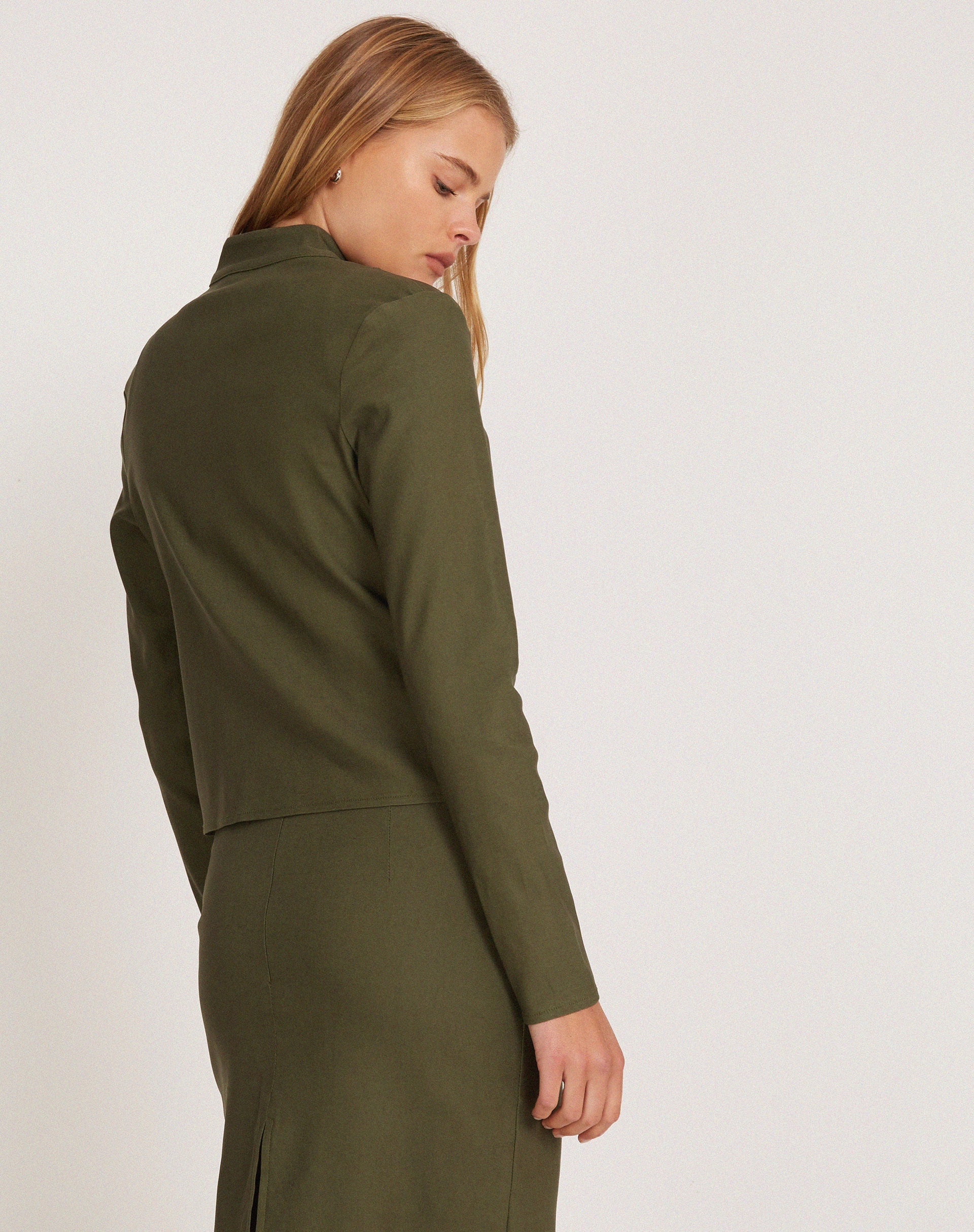 Imagen de la chaqueta Livia en Tailoring Army Green