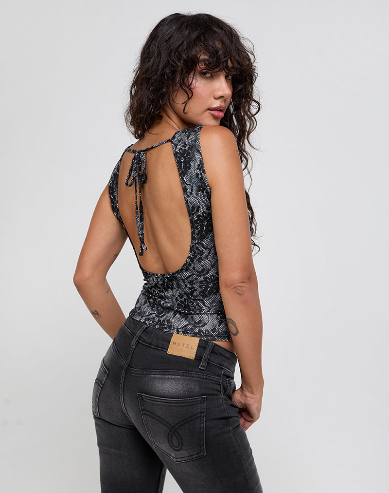 Imagen de Lizette Top Cuello Vaca en Midnight Floral Gris