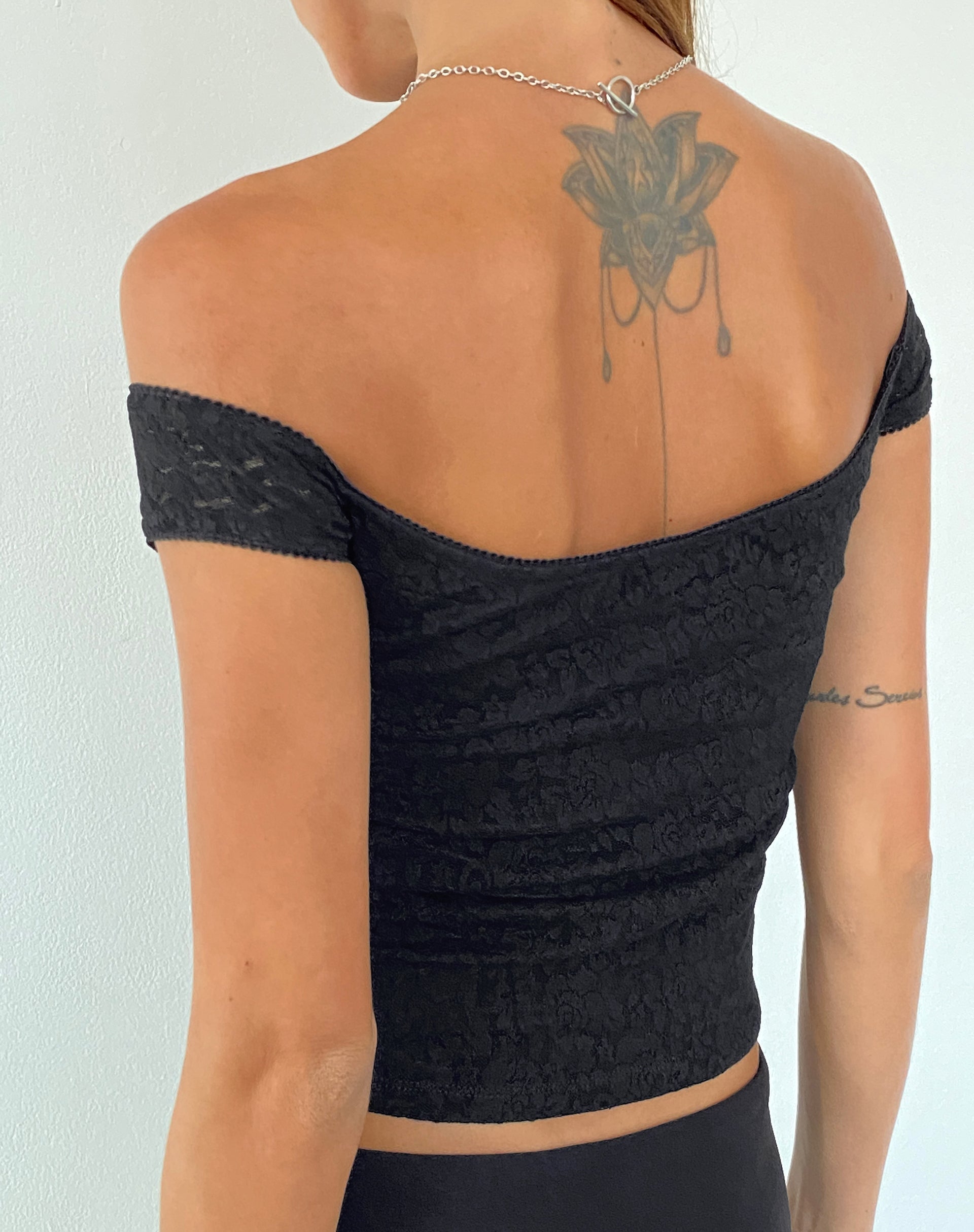 Lonnie Bardot Top de Encaje Rosa Negro