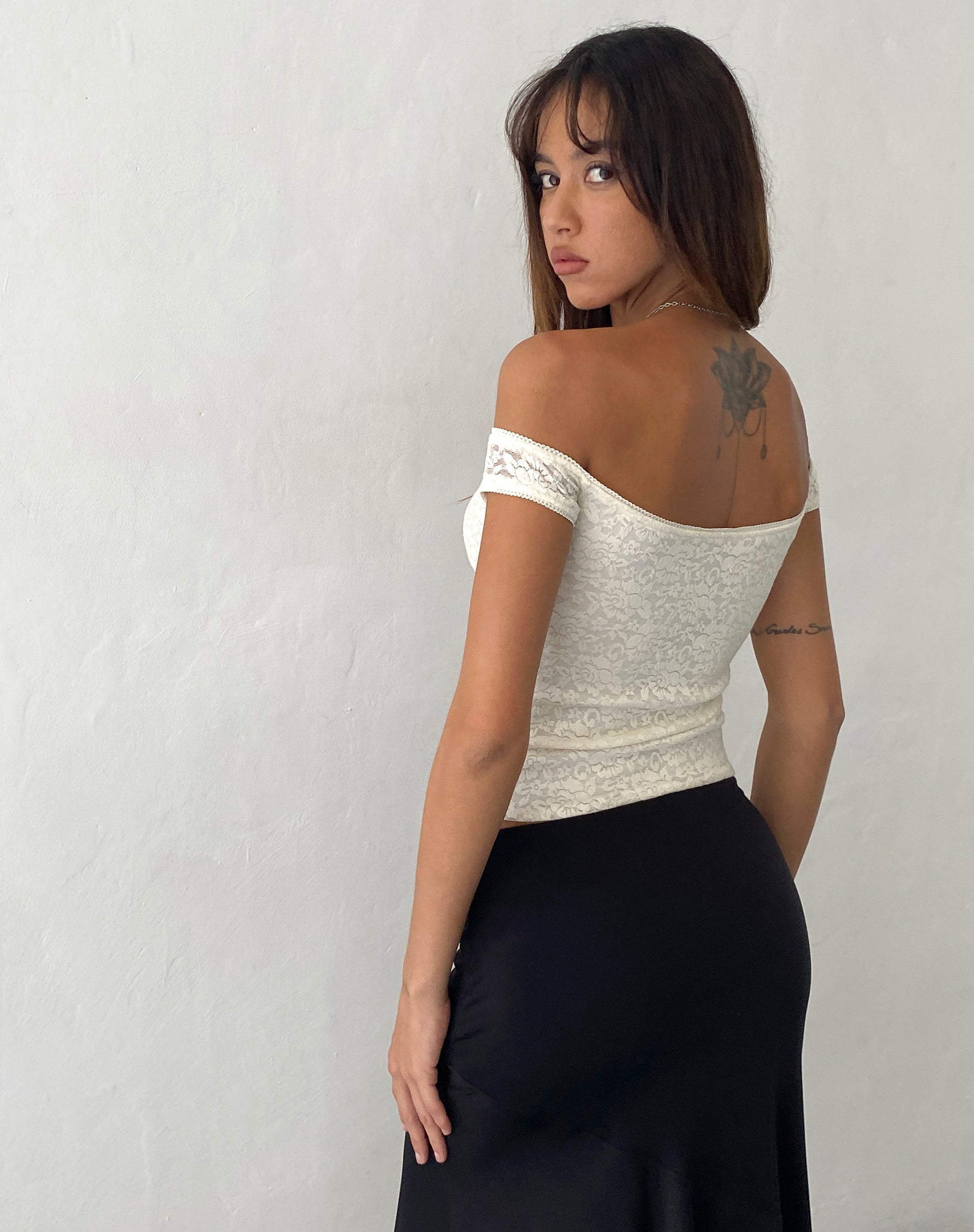 Imagen de Lonnie Bardot Top en encaje rosa marfil