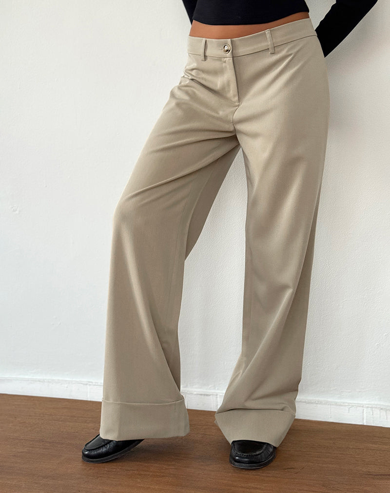 Imagen de los pantalones Abba de tiro bajo en color piedra