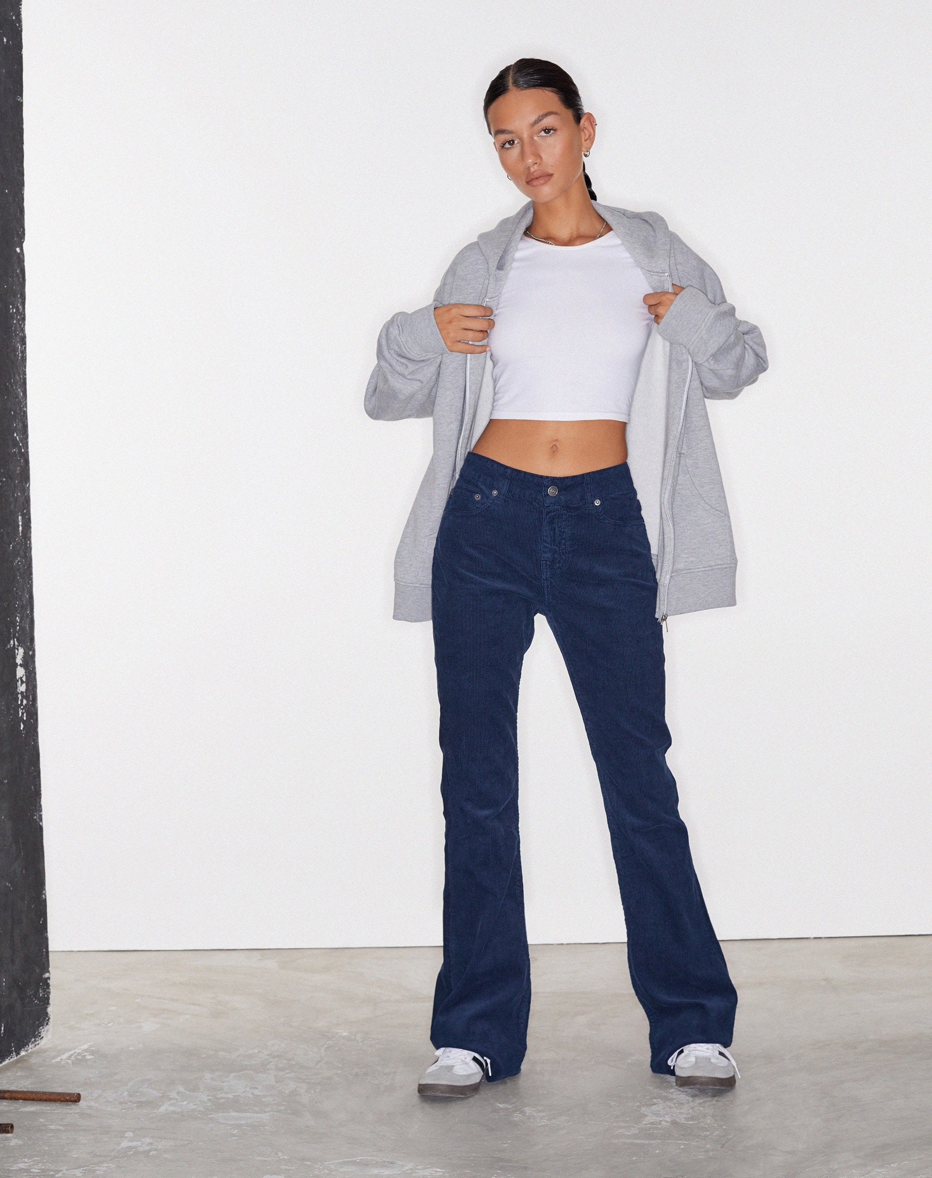 imagen de Low Rise Bootleg Jeans en Cord Navy