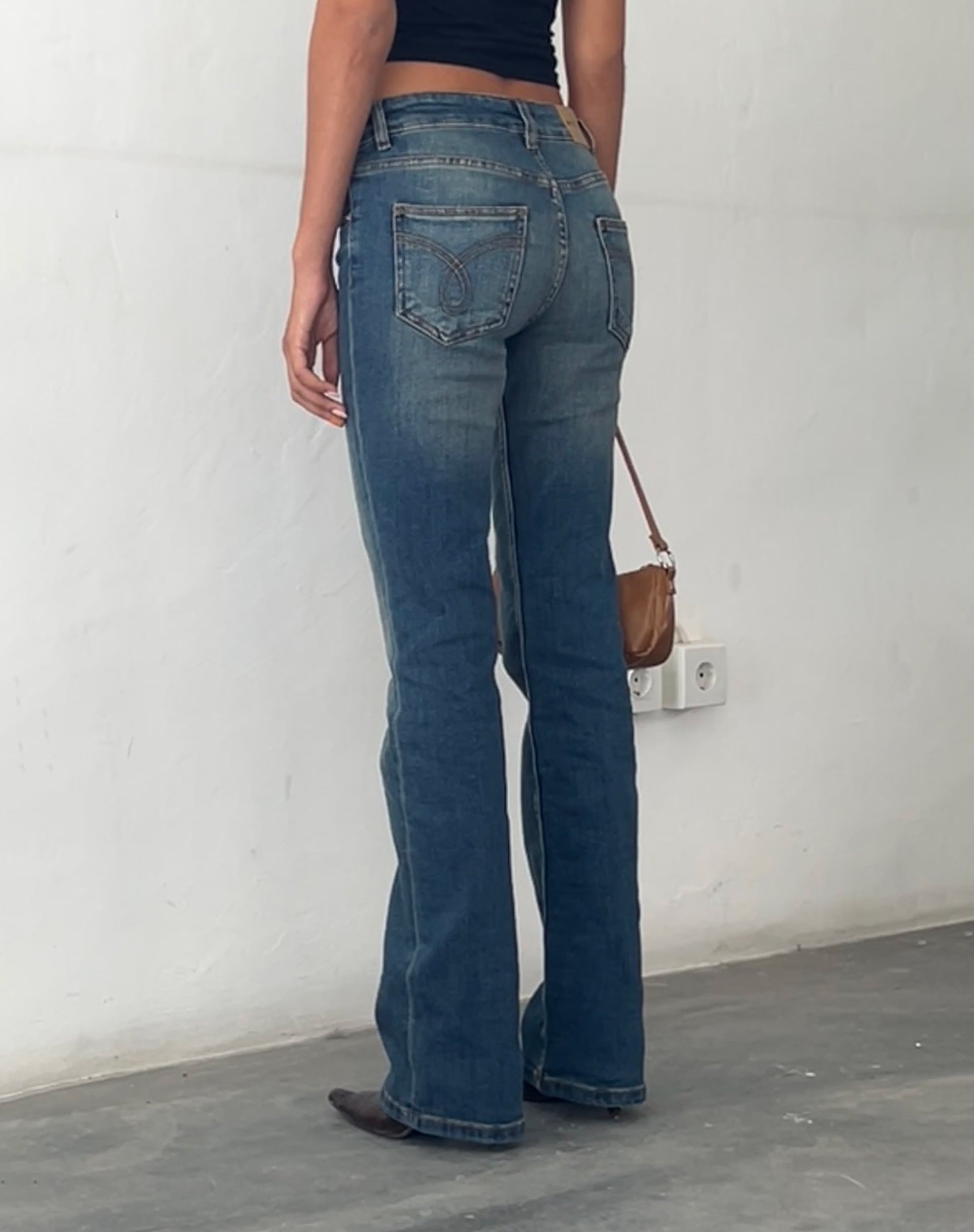 imagen de Low Rise Bootleg Jeans en Mid Vintage Blue