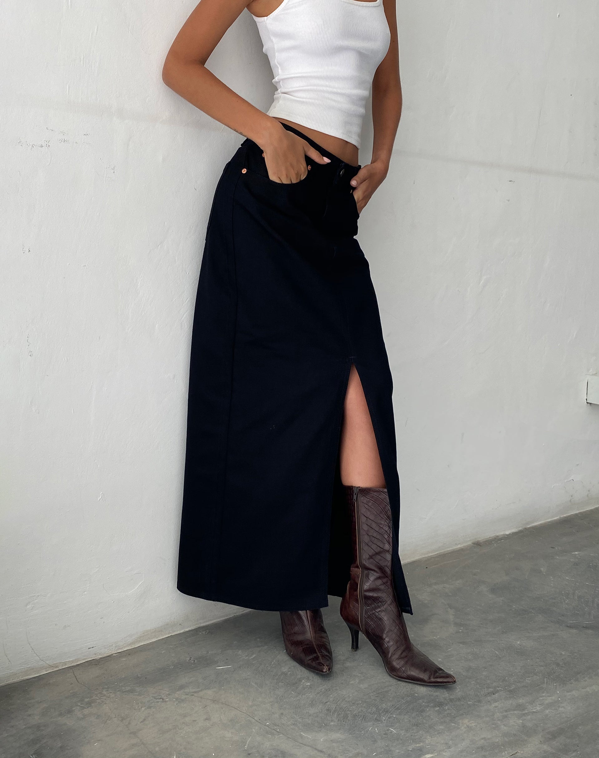 imagen de Low Rise Denim Maxi Skirt in Rinse Black