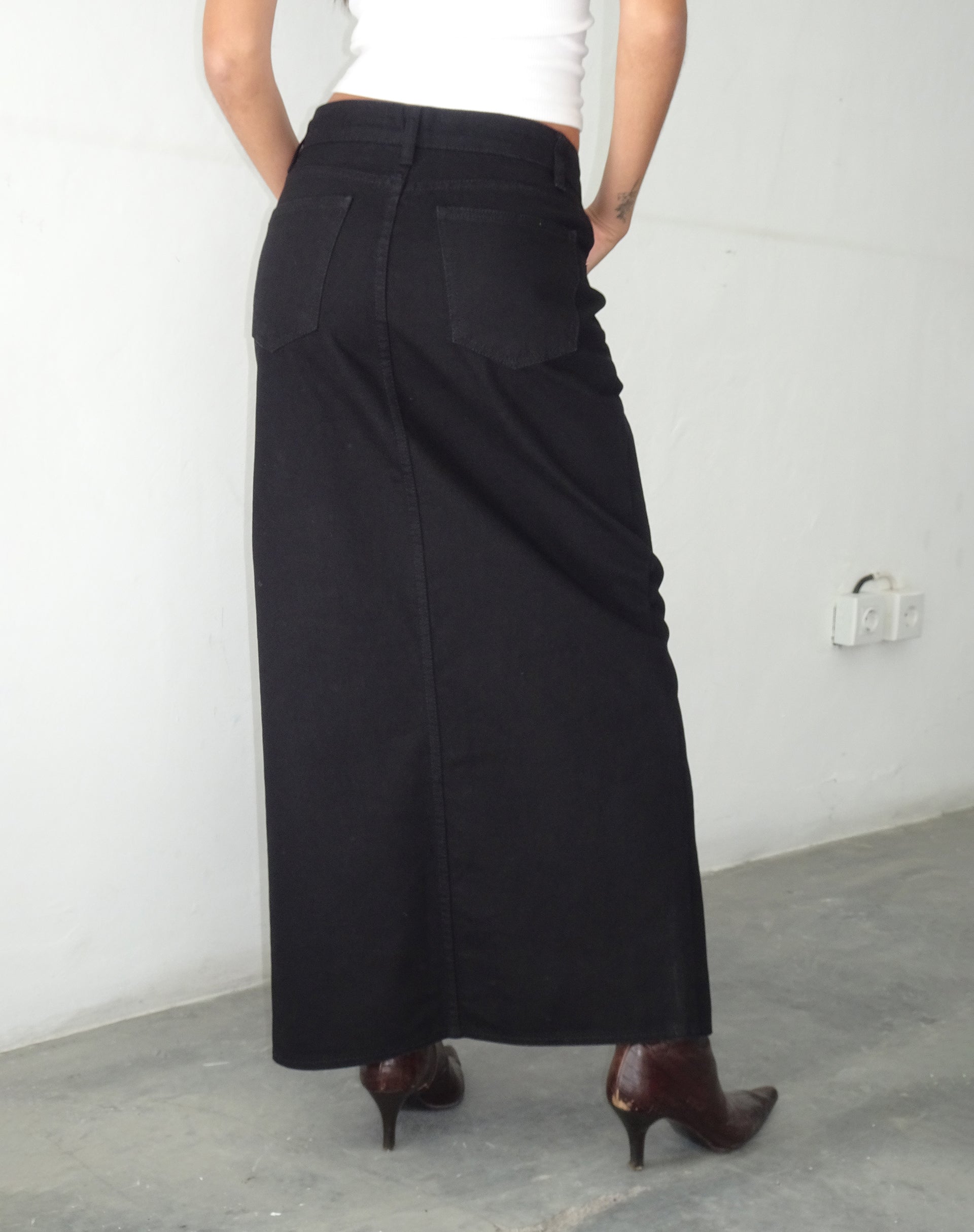 imagen de Low Rise Denim Maxi Skirt in Rinse Black