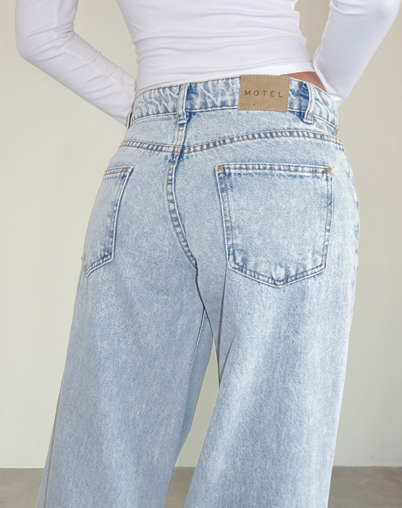 Imagen de Low Rise Roomy Jeans in 80's Light Wash Blue