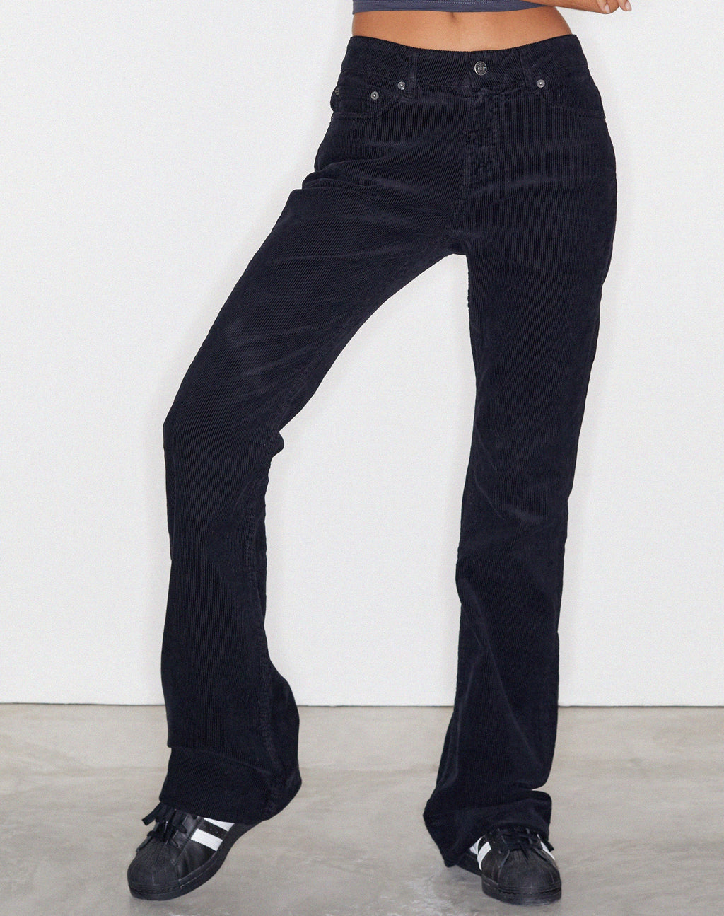 Vaqueros Low Rise Bootleg en Cord Negro