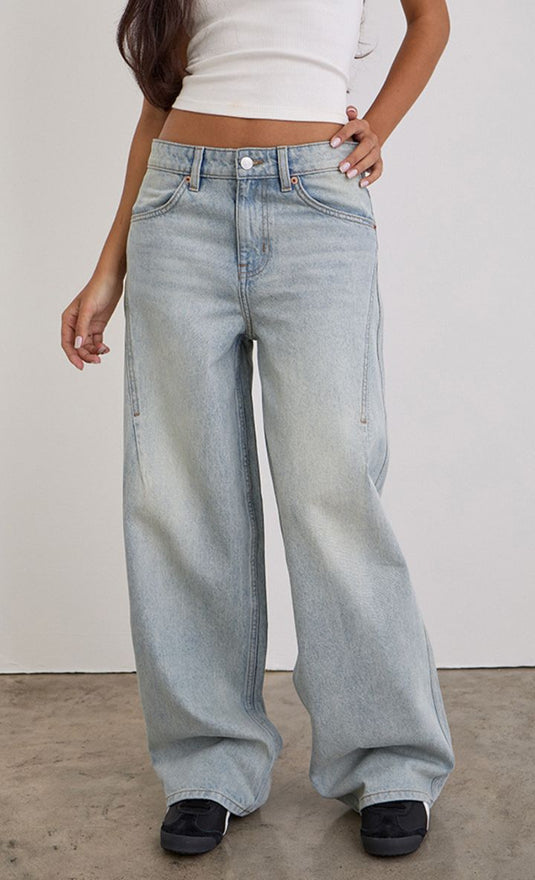 De talle bajo, con costura y espaciosa