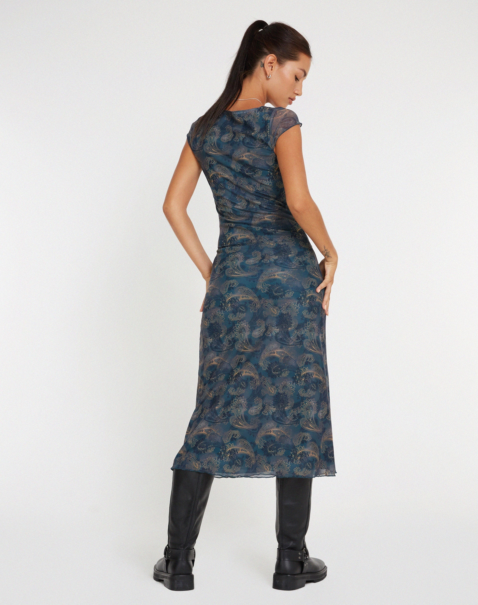 imagen de Lunama Mesh Midi Dress in Tonal Blue Paisley
