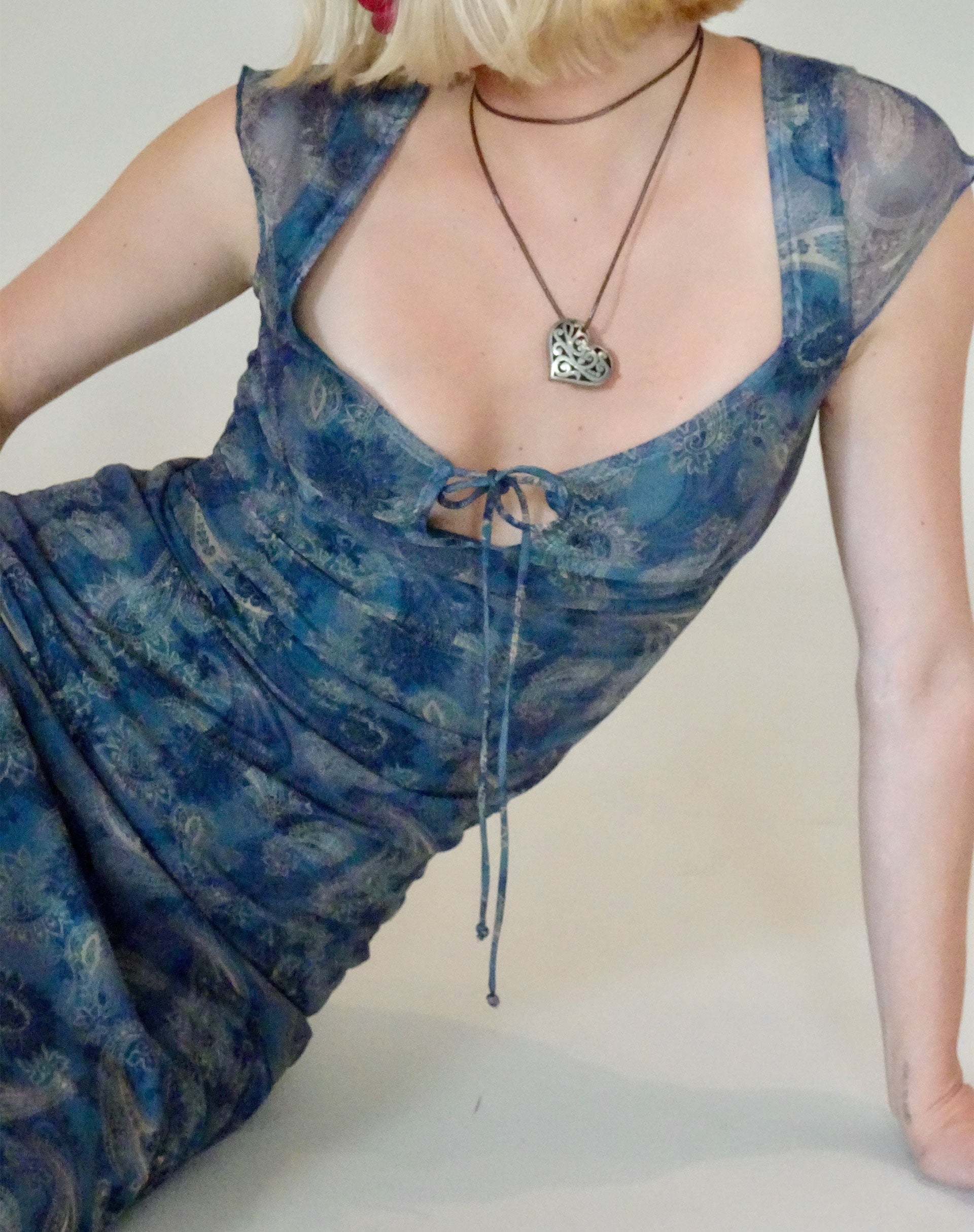imagen de Lunama Mesh Midi Dress in Tonal Blue Paisley