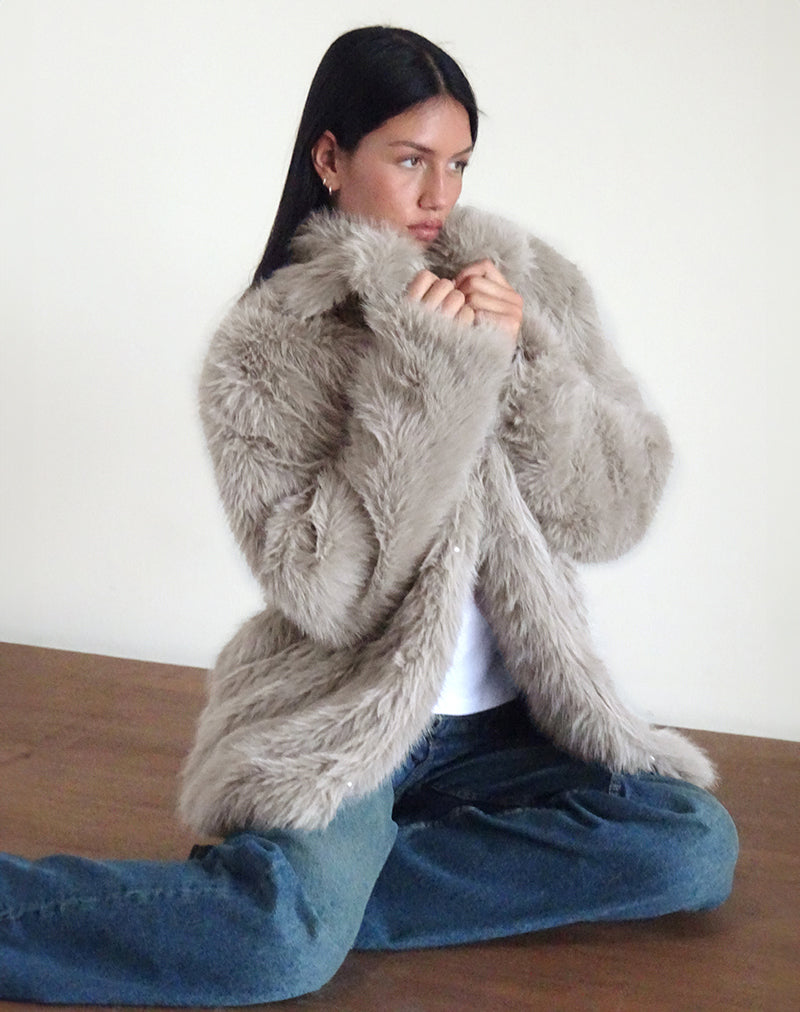 Imagen de la chaqueta Lupita de piel sintética Topo