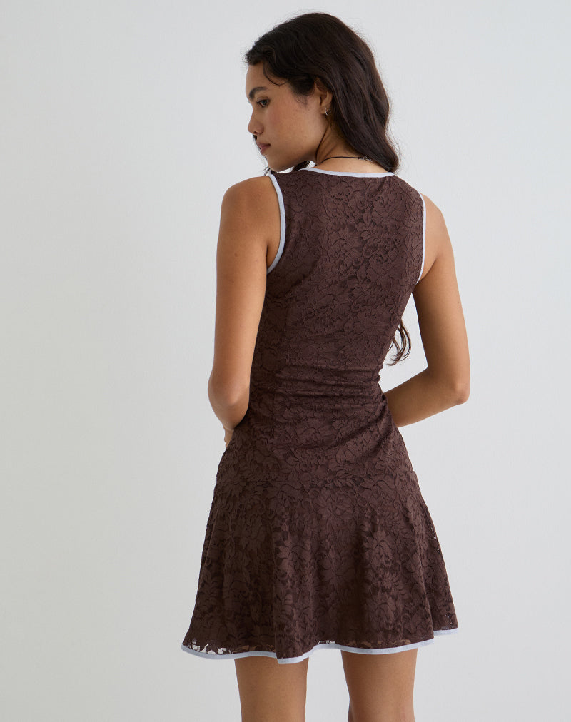 Imagen del minivestido Luscian de encaje chocolate con ribete azul