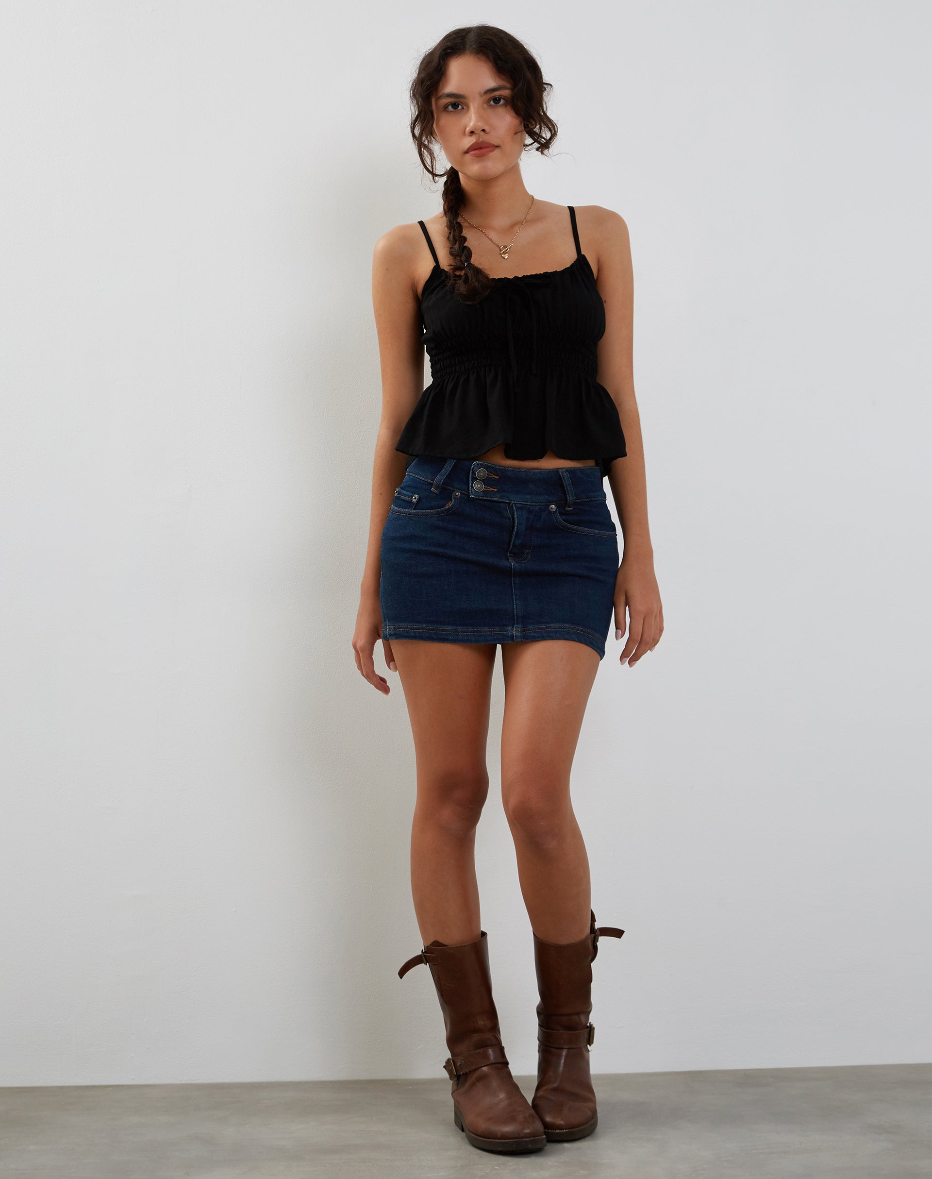 Imagen de Lyncia Tie Front Cami Top en Negro