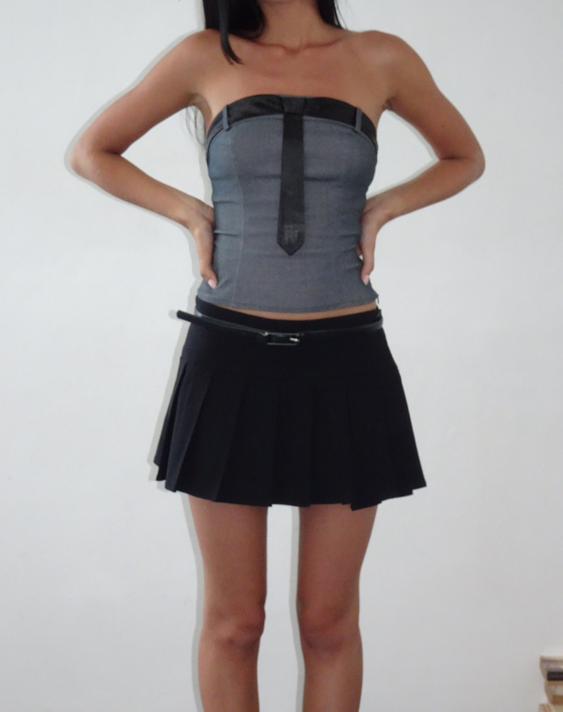 Imagen de Mabilis Bandeau Top en Satén Cuello Lazo Gris