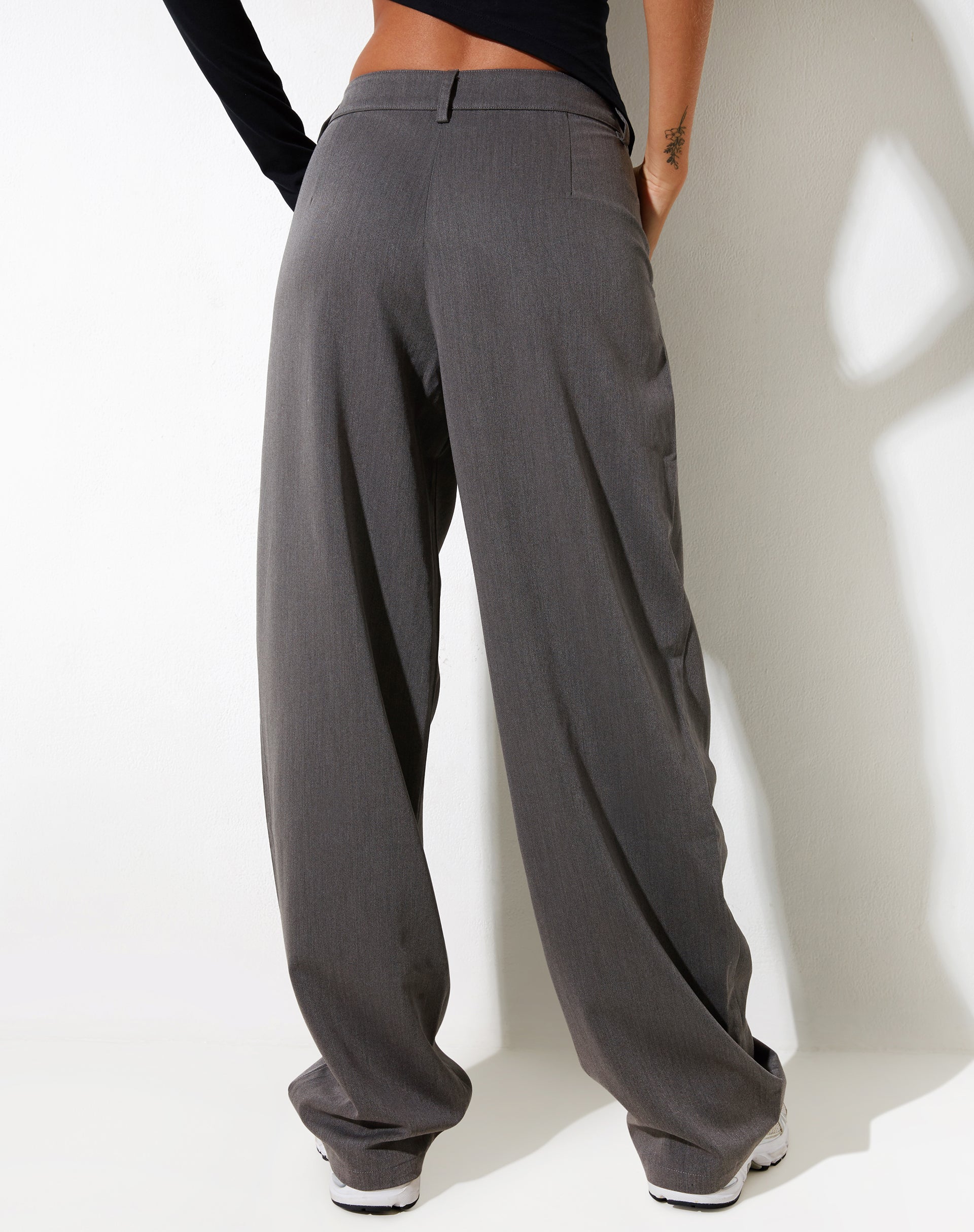 IMAGEN DE Sakaria Pantalón de pata ancha en Tailoring Charcoal