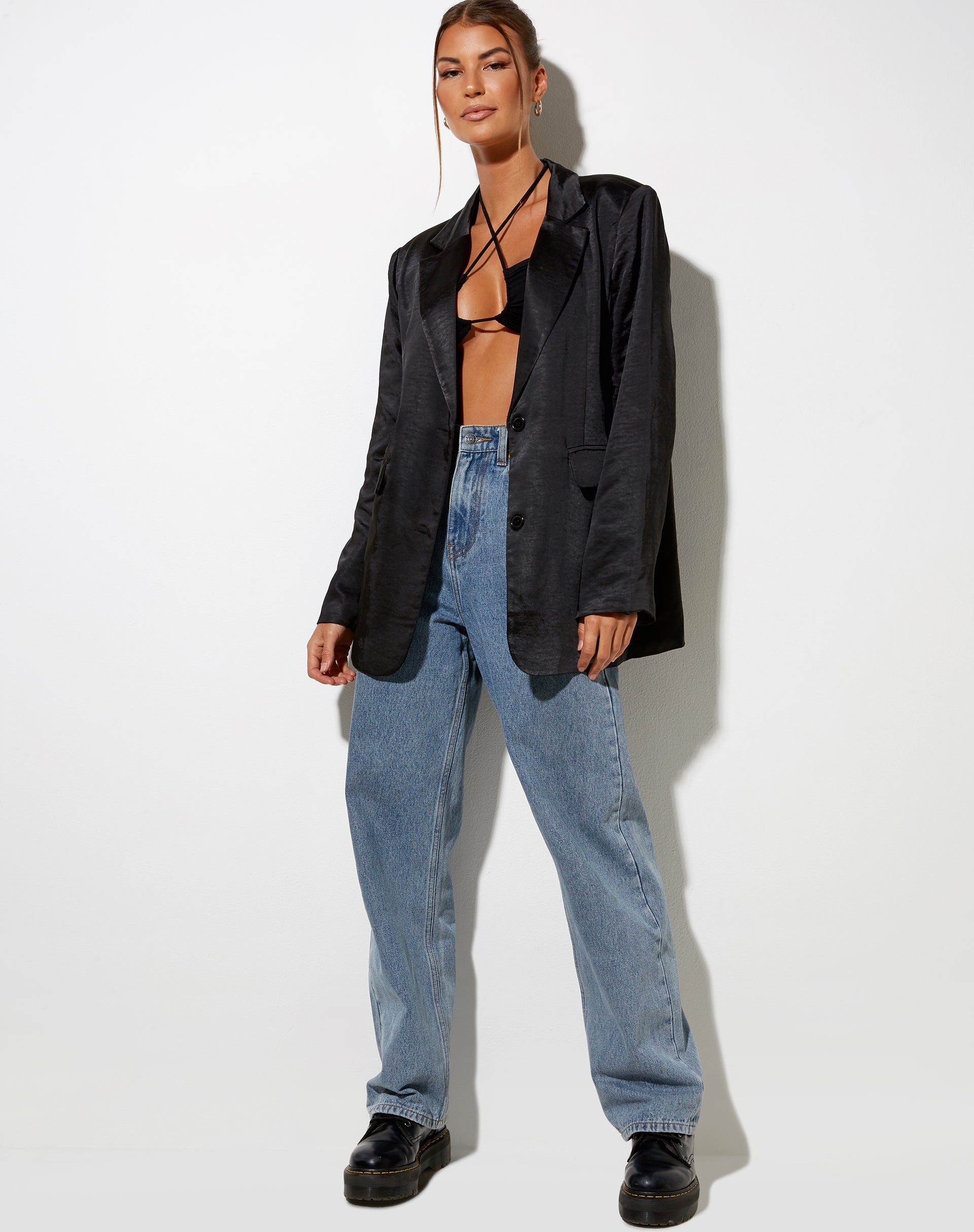 Imagen de Maiwa Blazer en satén negro