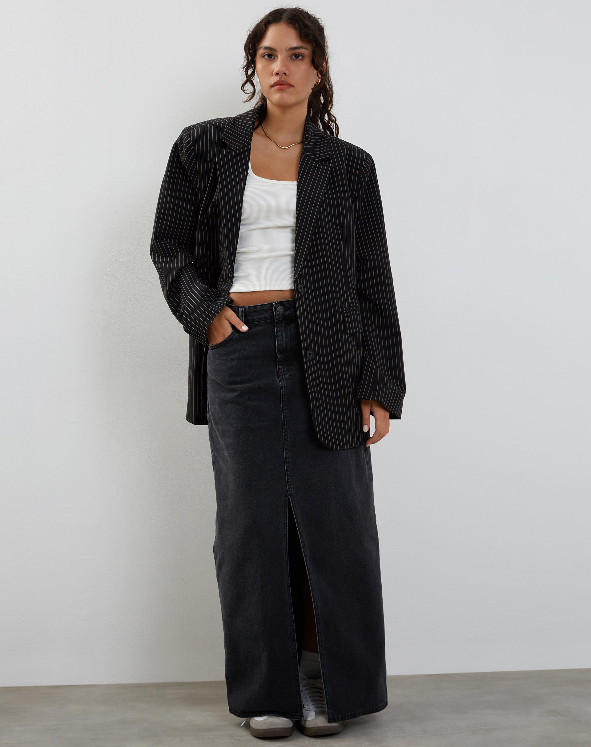 imagen de Maiwa Blazer en Pinstripe Black