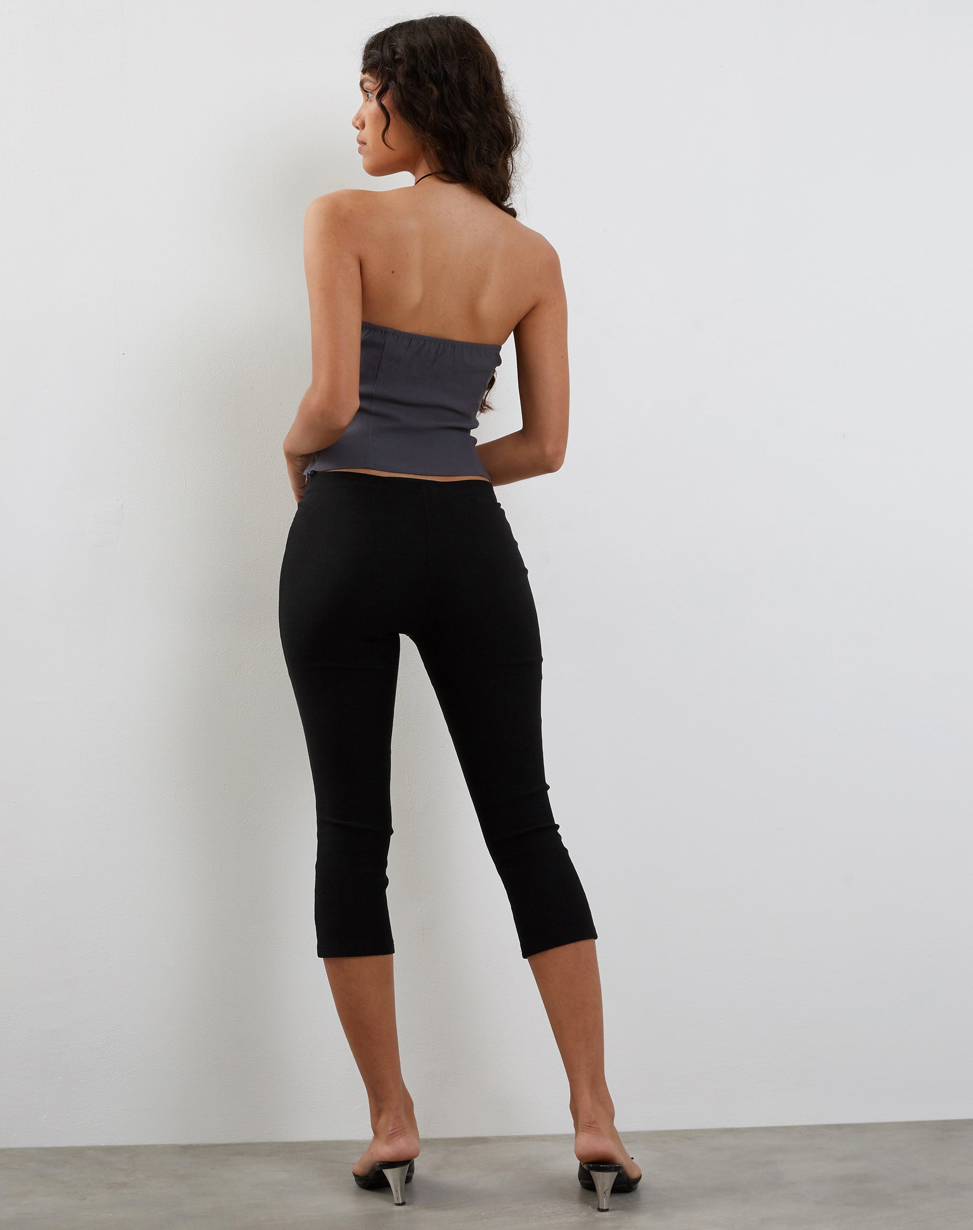 Imagen de Maribaya Corset Top en Carbón Sastrería Suave