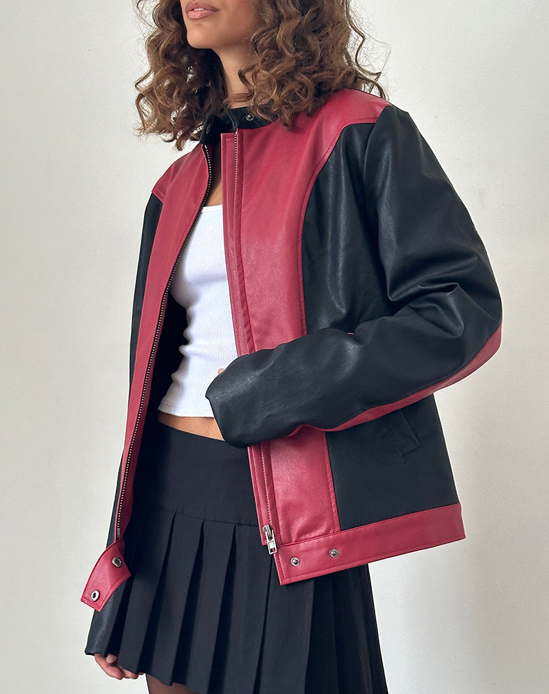 Imagen de la cazadora Marion de PU roja con paneles negros