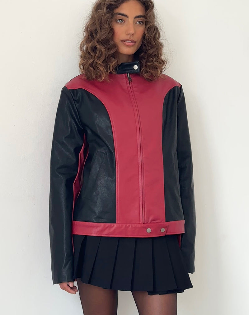 Imagen de la cazadora Marion de PU roja con paneles negros