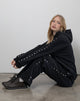 Imagen de la sudadera Max en negro con tachuelas