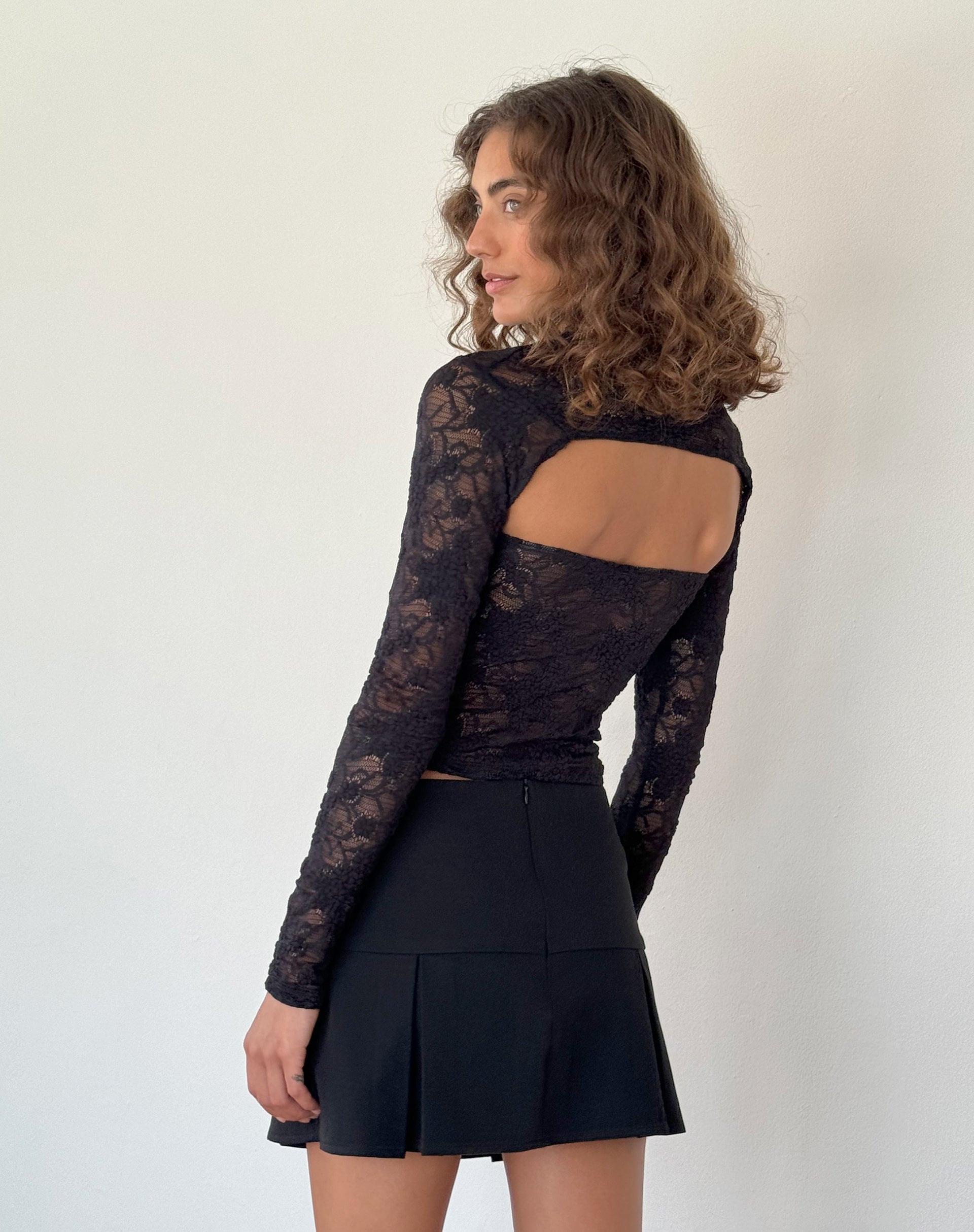 Imagen del conjunto Melvina Bandeau Top and Shrug de encaje Negro