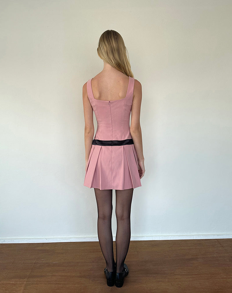 Imagen del minivestido Michelia rosa con lazo negro