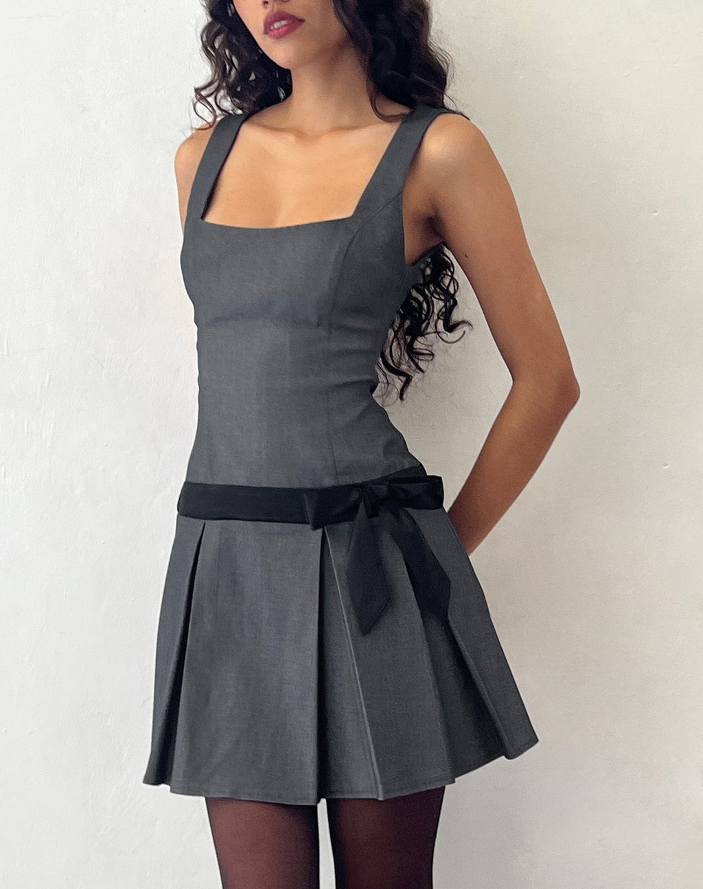 Mini Vestido Plisado Michelia Gris