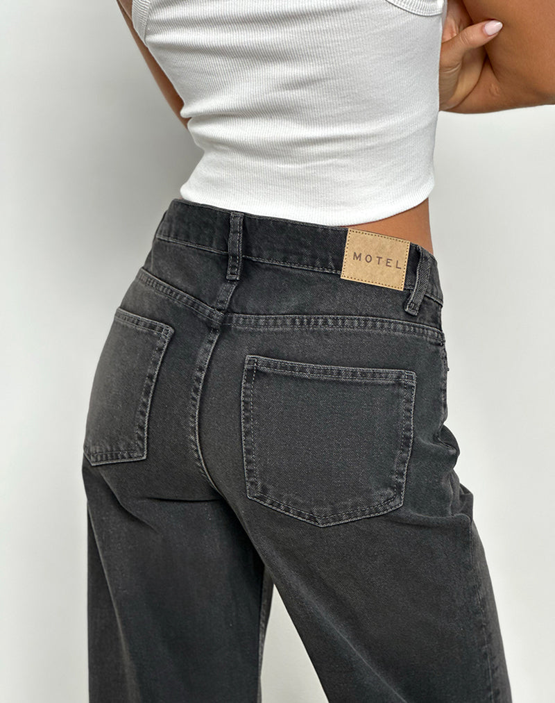 Imagen de Mid Rise Turn Up Straight Jeans in Washed Black Grey