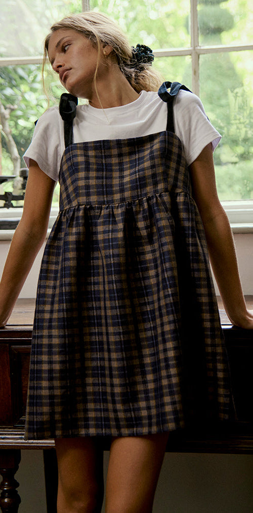 Imagen de Mikayla Minivestido de cuello cuadrado a cuadros azul marino y mostaza
