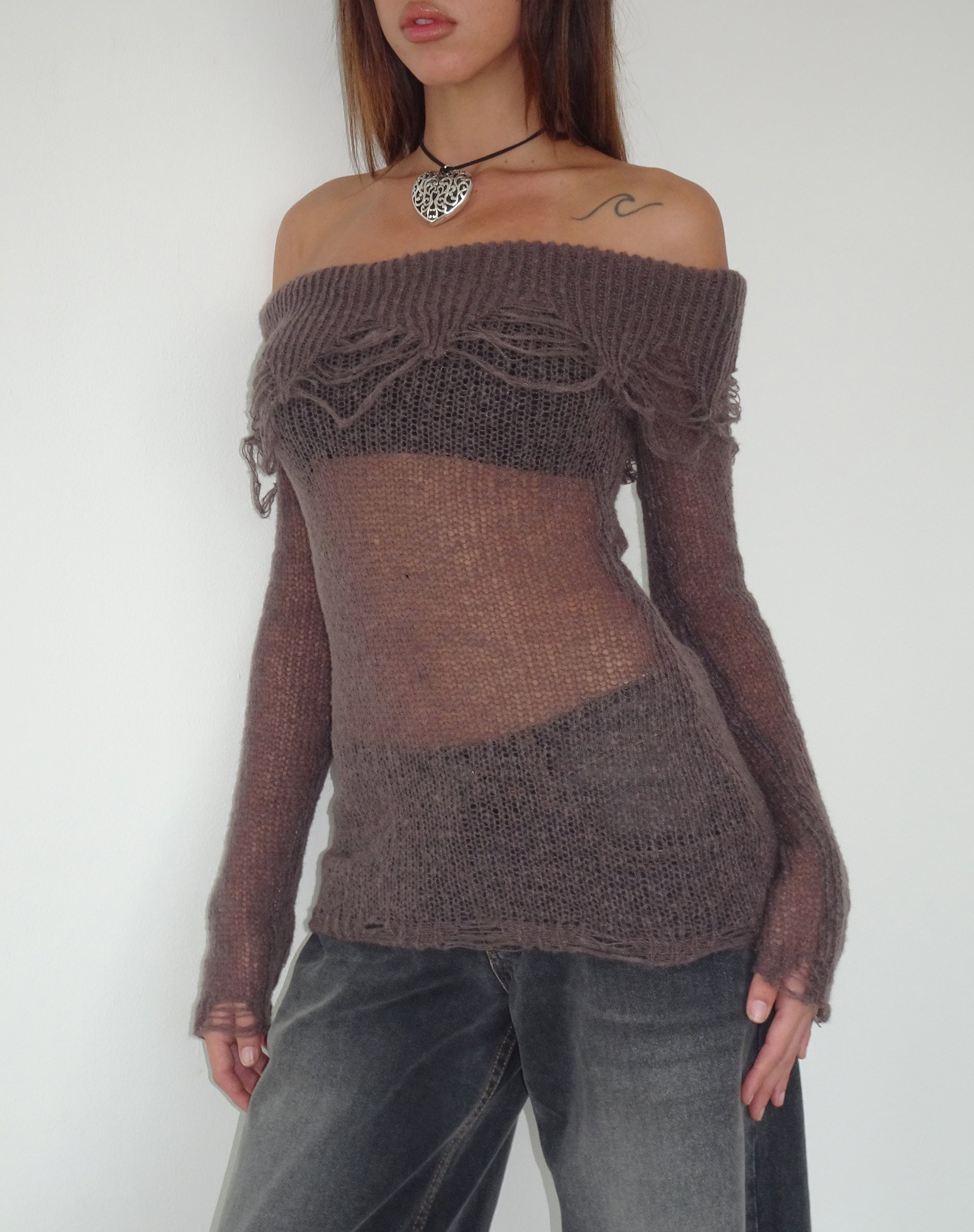 Imagen de Milena Distress Knit Long Sleeve Bardot Top in Maroon