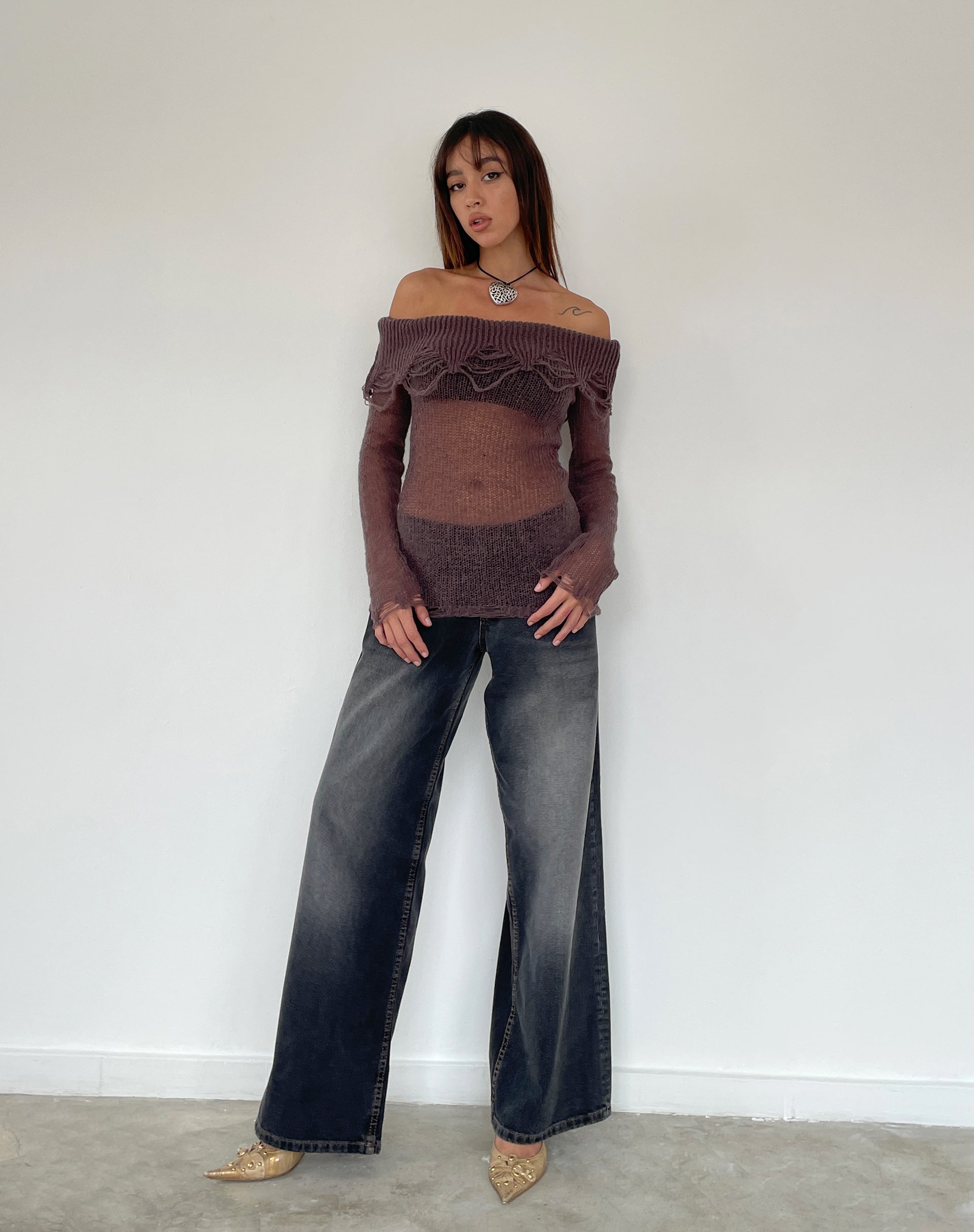 Imagen de Milena Distress Knit Long Sleeve Bardot Top in Maroon