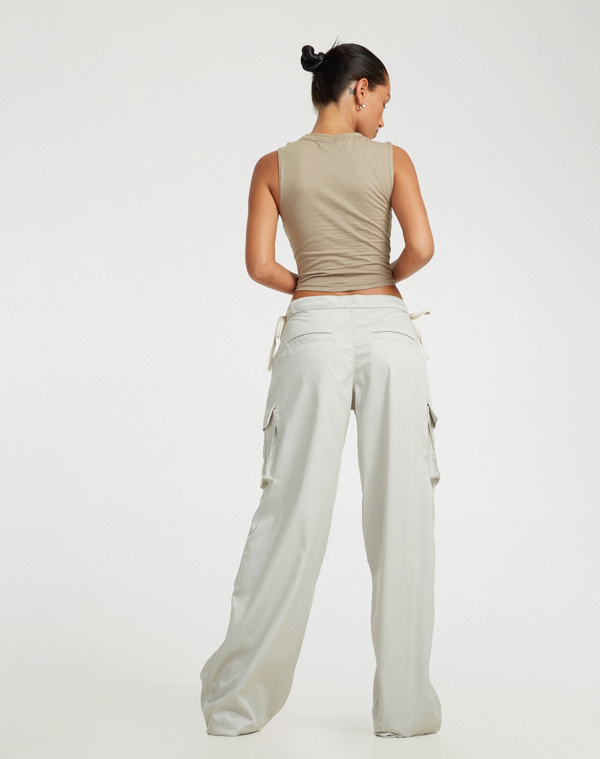 IMAGEN DE Min Cutout Crop Top en London Fog