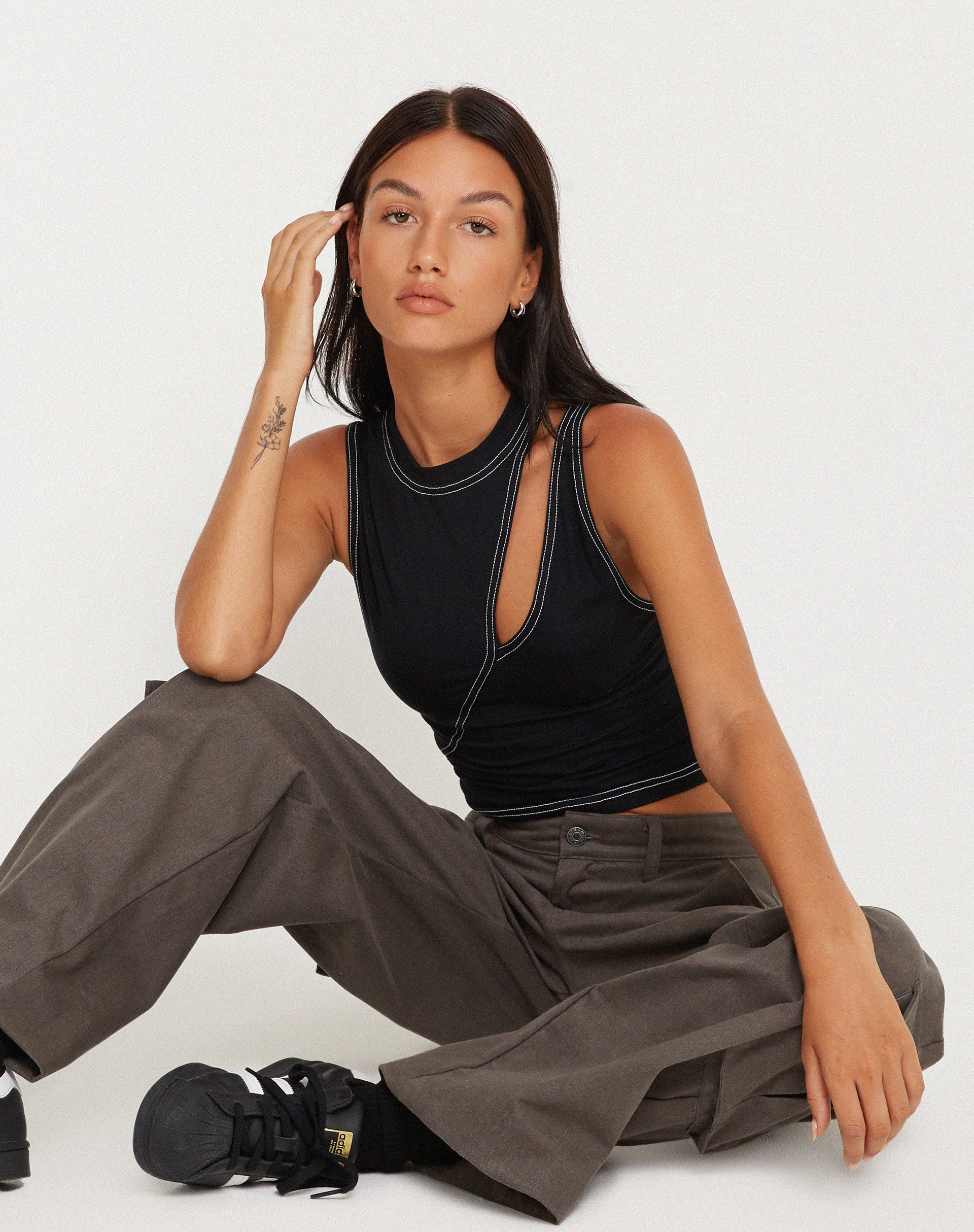 imagen de Min Cutout Crop Top en Negro