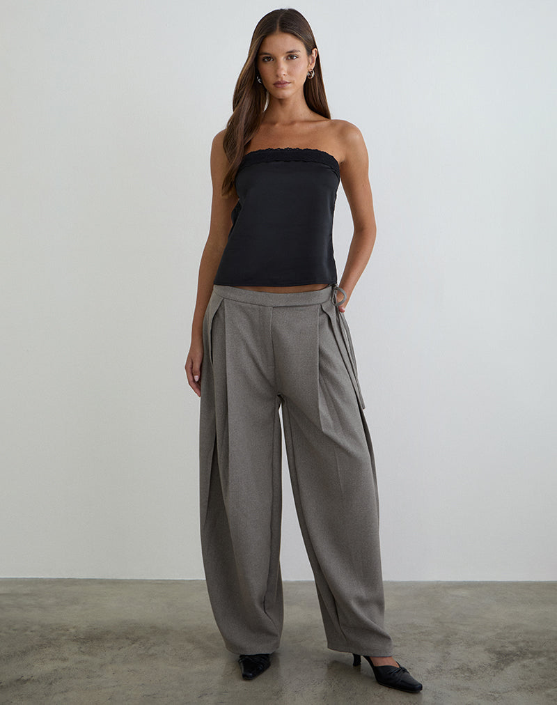 Imagen del top bandeau Minae en satén negro