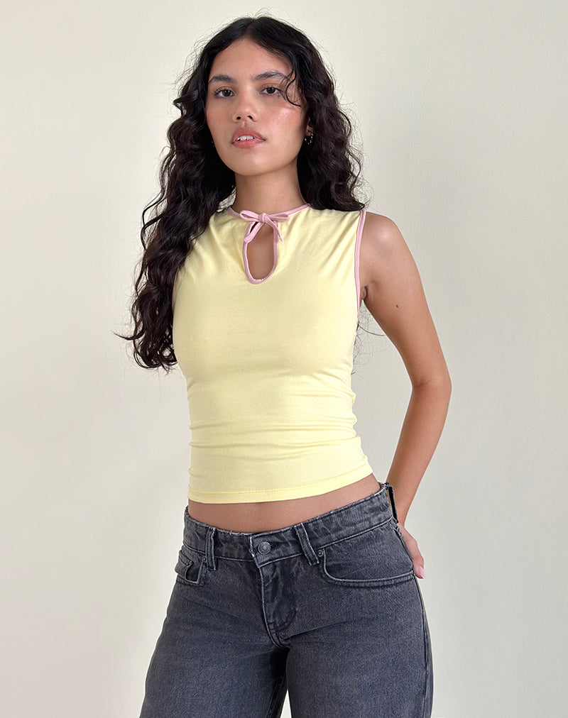 Top Monsela en color Buttermilk con ribete en color Ballet Pink