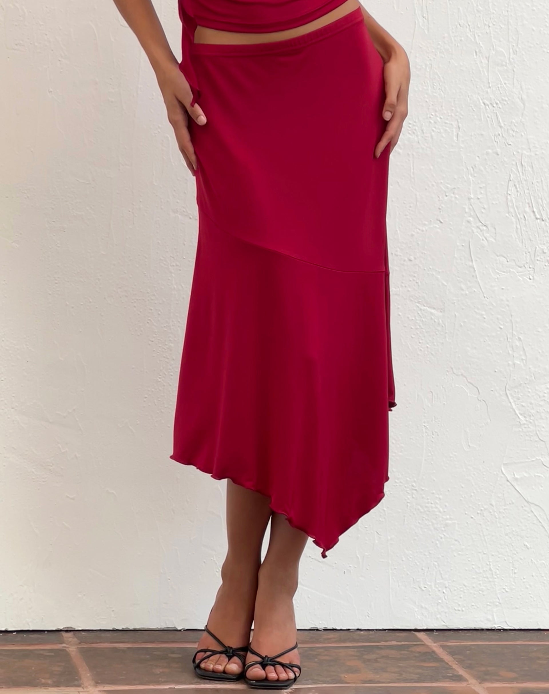 Imagen de Cinta Falda midi de cintura baja en rojo