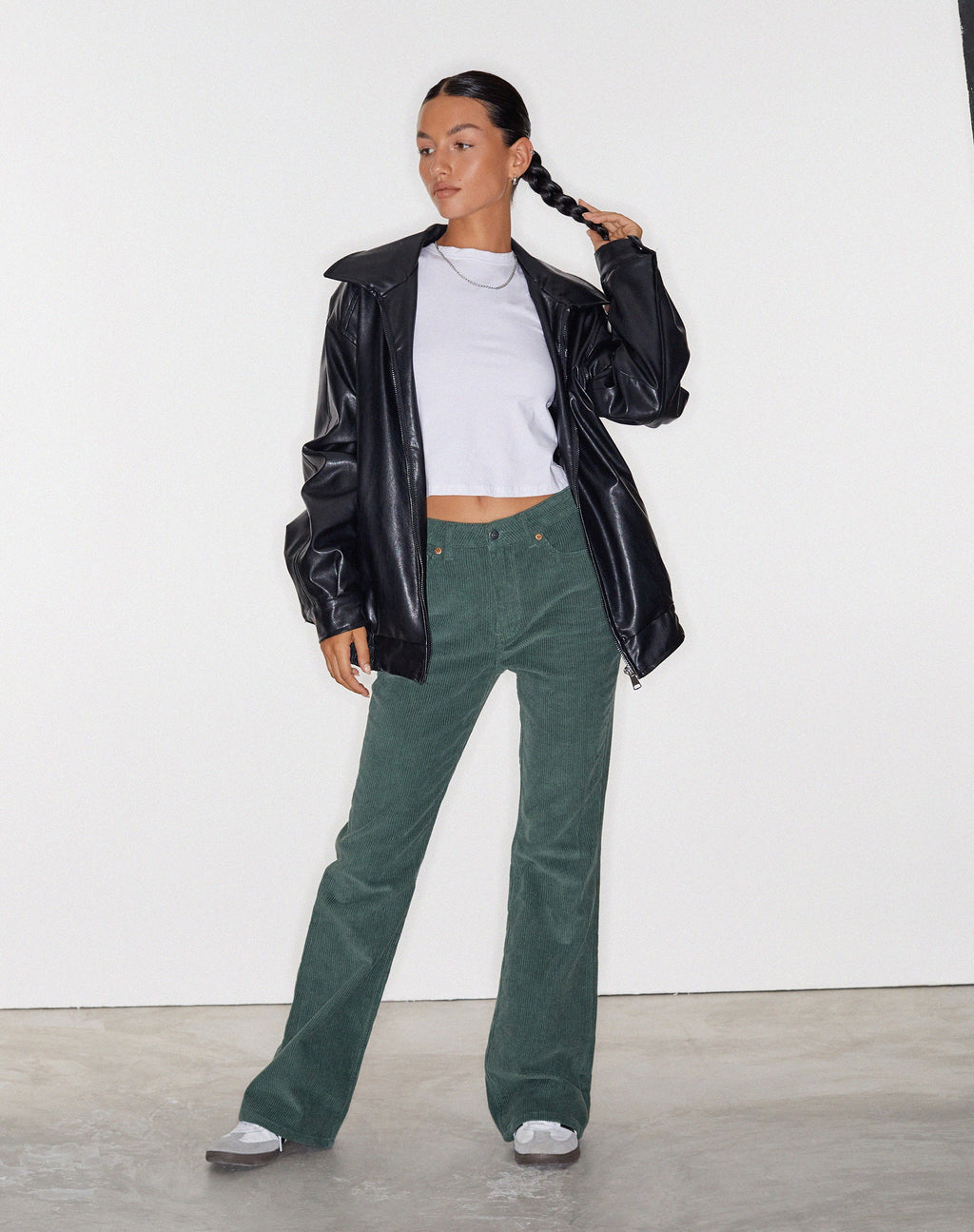 Vaqueros piratas MOTEL X OLIVIA NEILL en Cord Green
