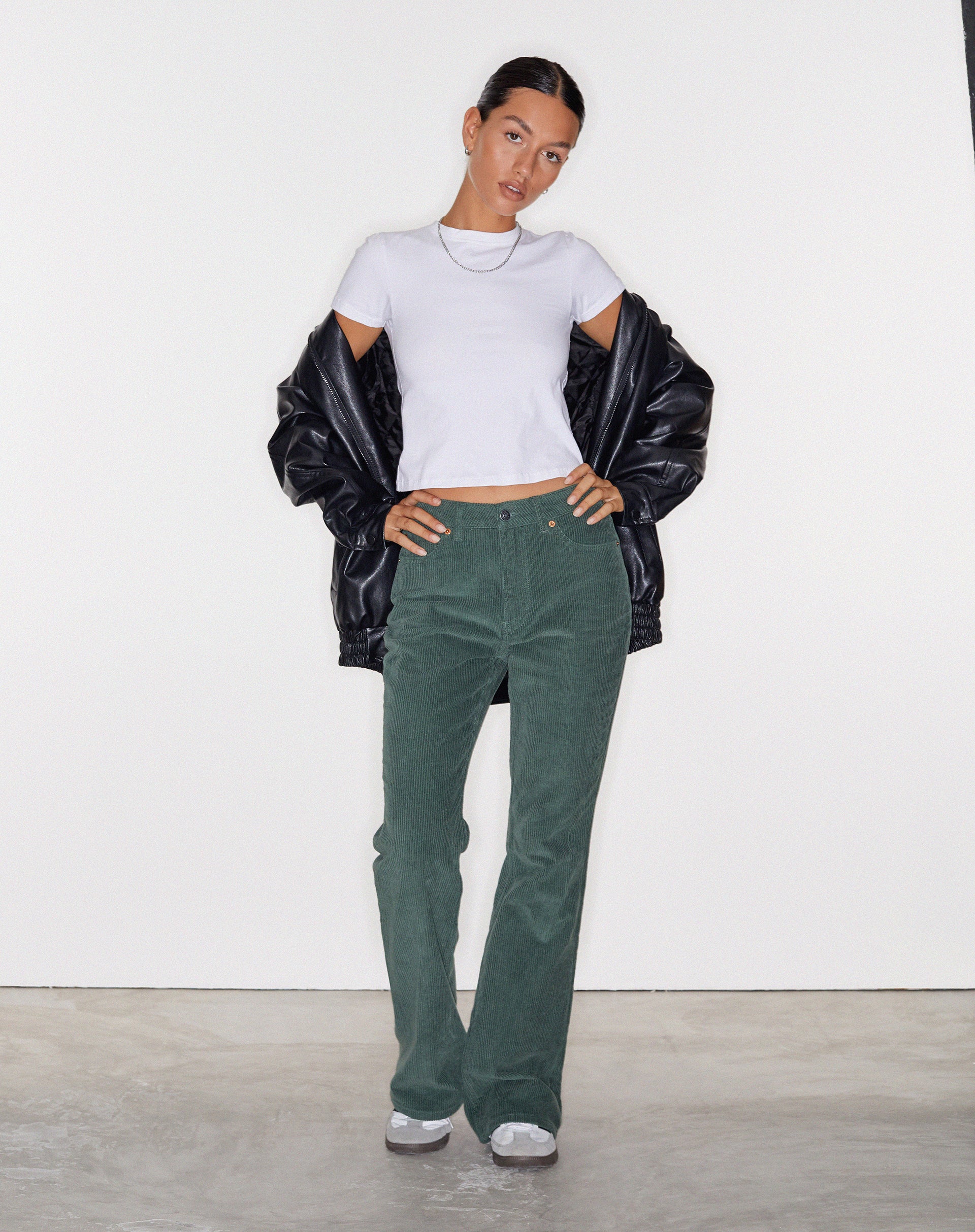 Imagen de MOTEL X OLIVIA NEILL Bootleg Jeans en Cord Green