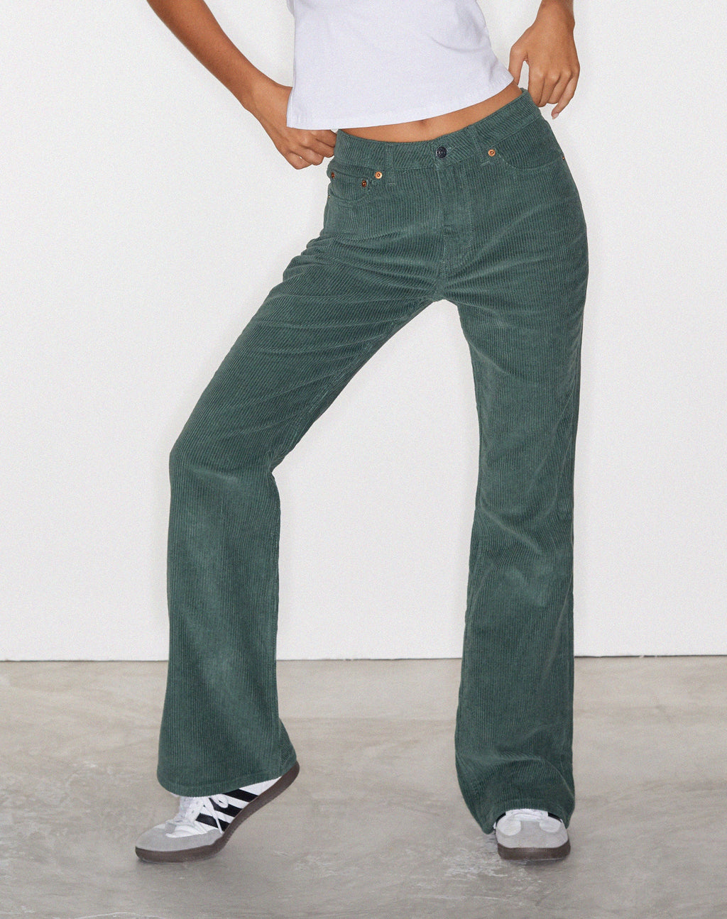 Vaqueros piratas MOTEL X OLIVIA NEILL en Cord Green