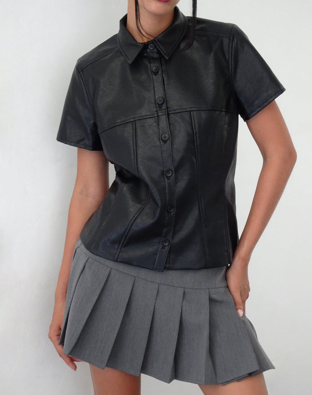 Mulan Camisa de manga corta en PU Negro