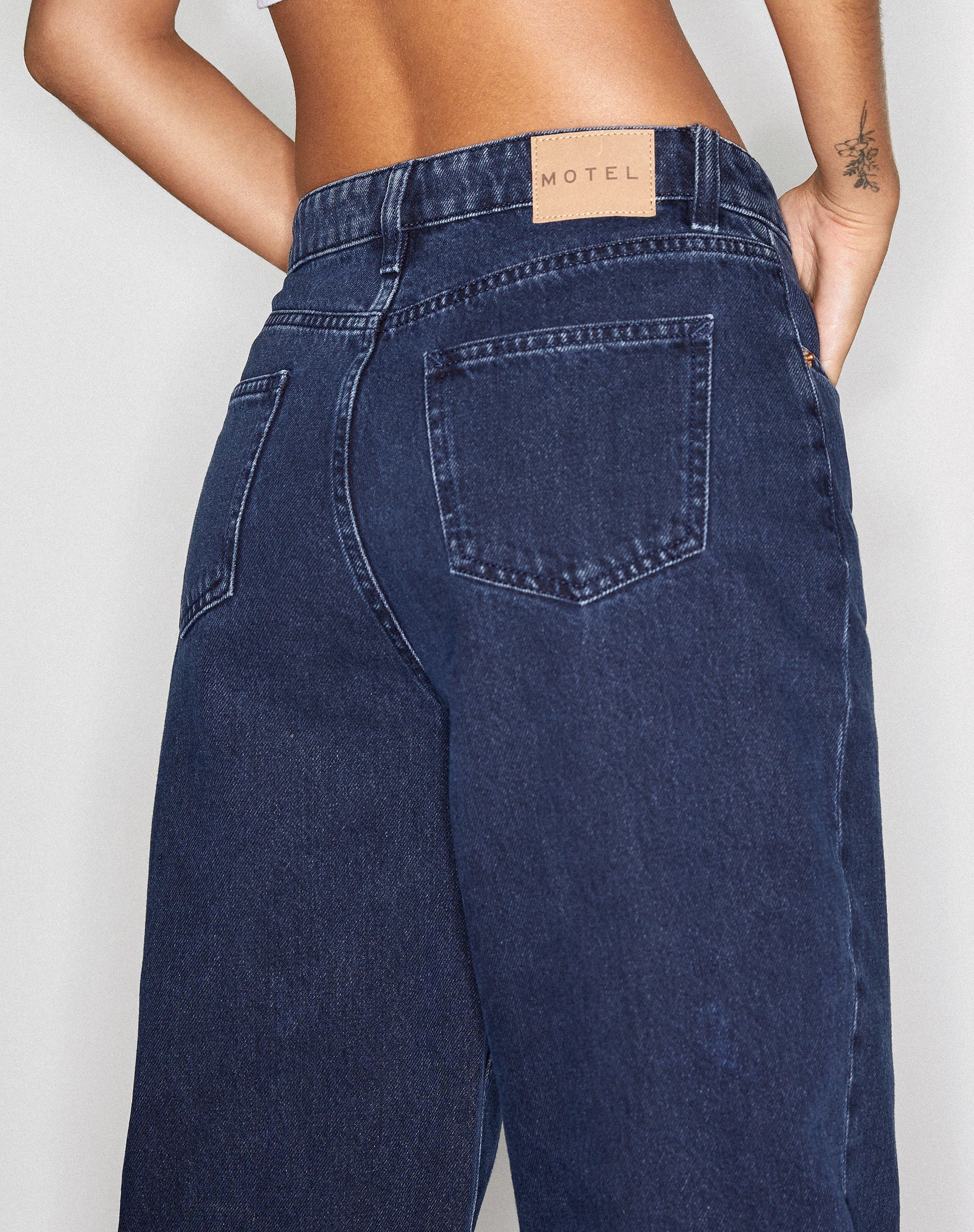 Imagen de Parallel Jeans en azul y negro